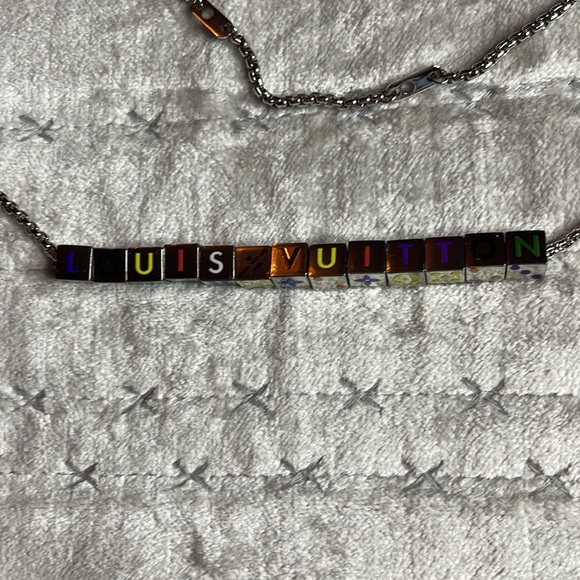 Louis Vuitton necklace Preloved excellent condition adjustable size to 20,22,24” - Picture 7 of 8